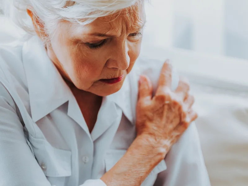 Mountain Creek Chiropractic treating shoulder pain in Red Bank